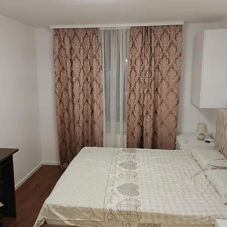 Sunflower Apartment *